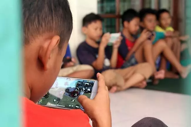 remaja kecanduan game online